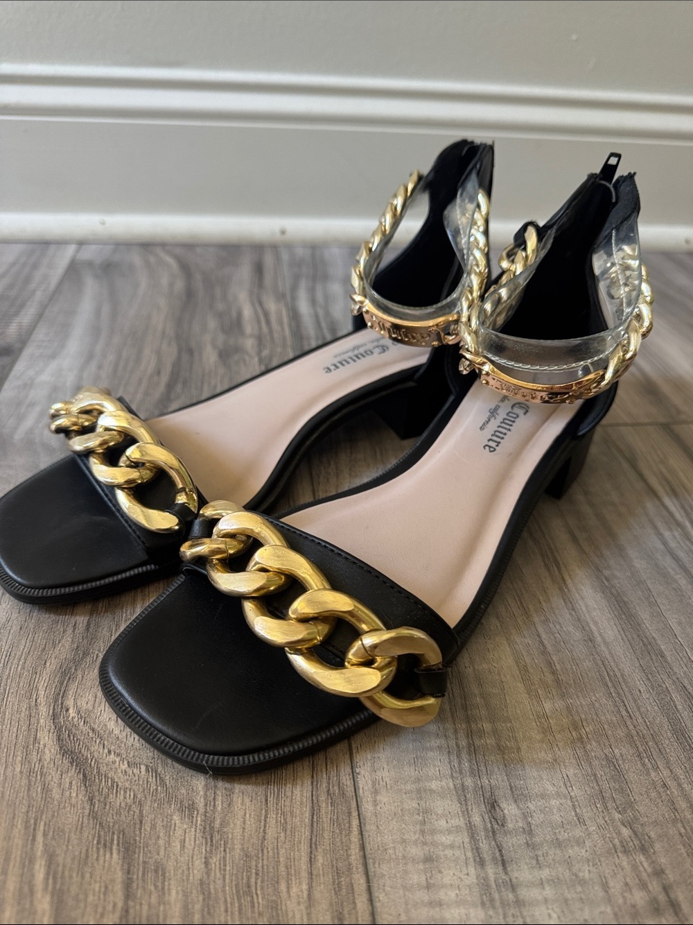 Juicy Couture Themis Sandals  Gold Chain Accent 8.5 heel chunky